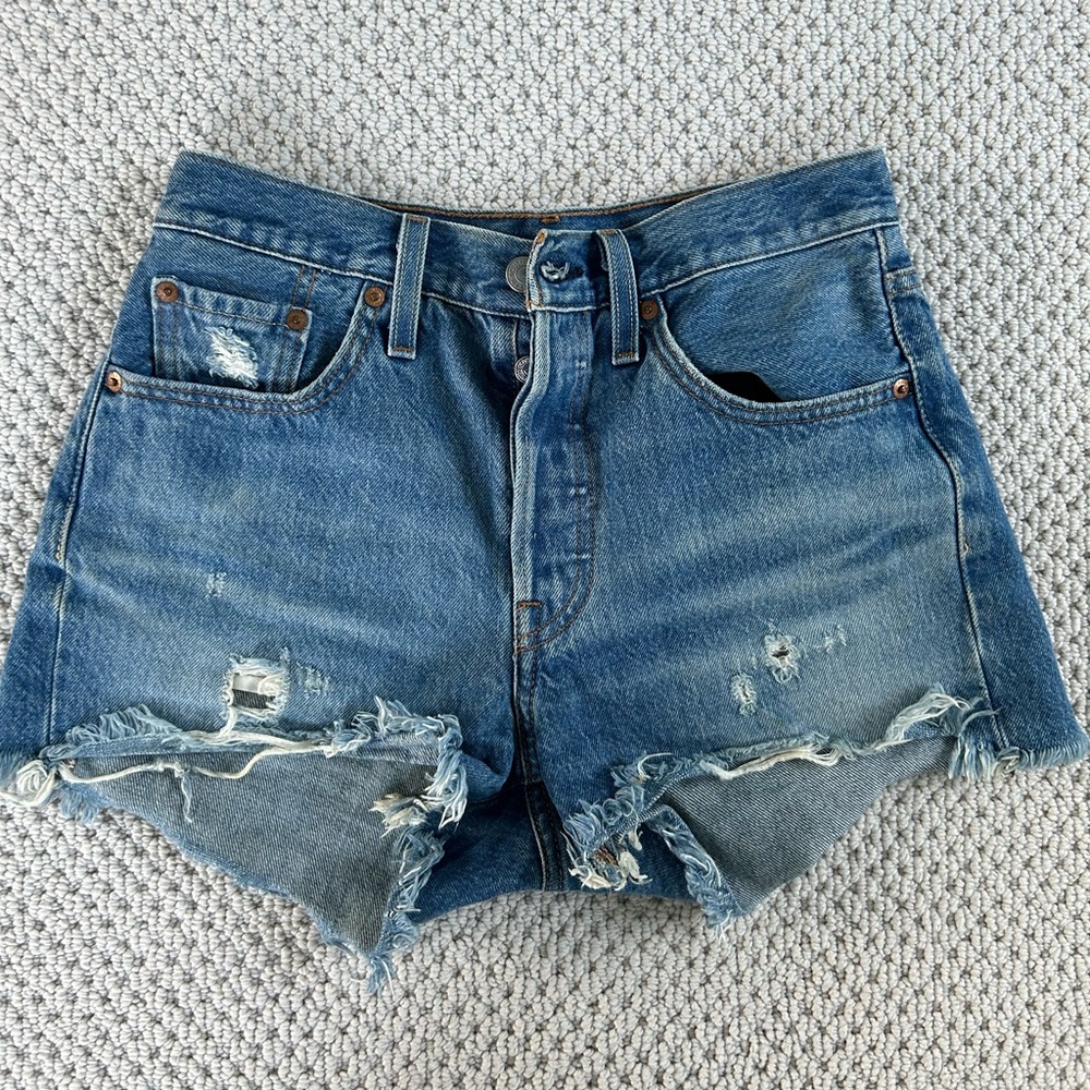 Women’s Levi’s 501 High Rise Denim Shorts in Medium Wash